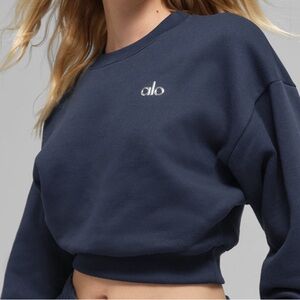 ALO Yoga Women's Navy Blue Cropped Sweatshirt